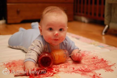 5 месяцев. Рисуем самодельными пальчиковыми красками.