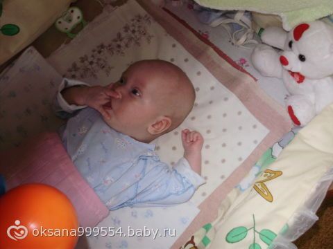 моя доченька-такая смешная)))
